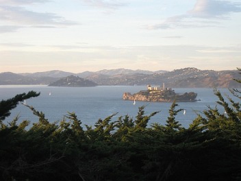 4.1308074120.alcatrez-at-sunset-from-coit-tower